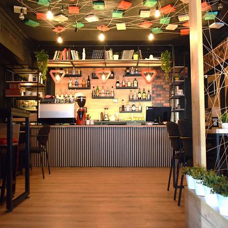 Mickitos Urban Hostel Скопье Экстерьер фото