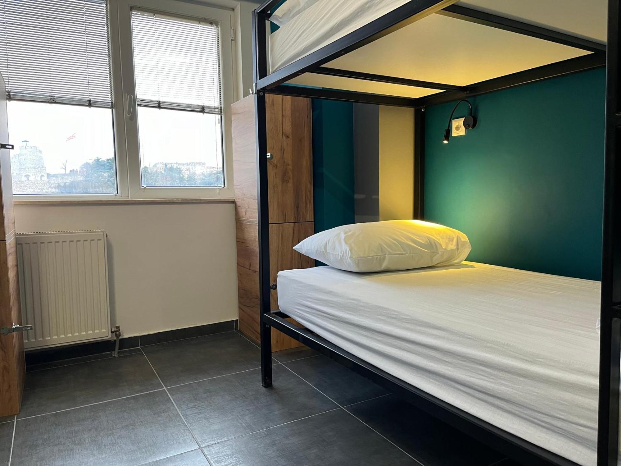Mickitos Urban Hostel Скопье Экстерьер фото