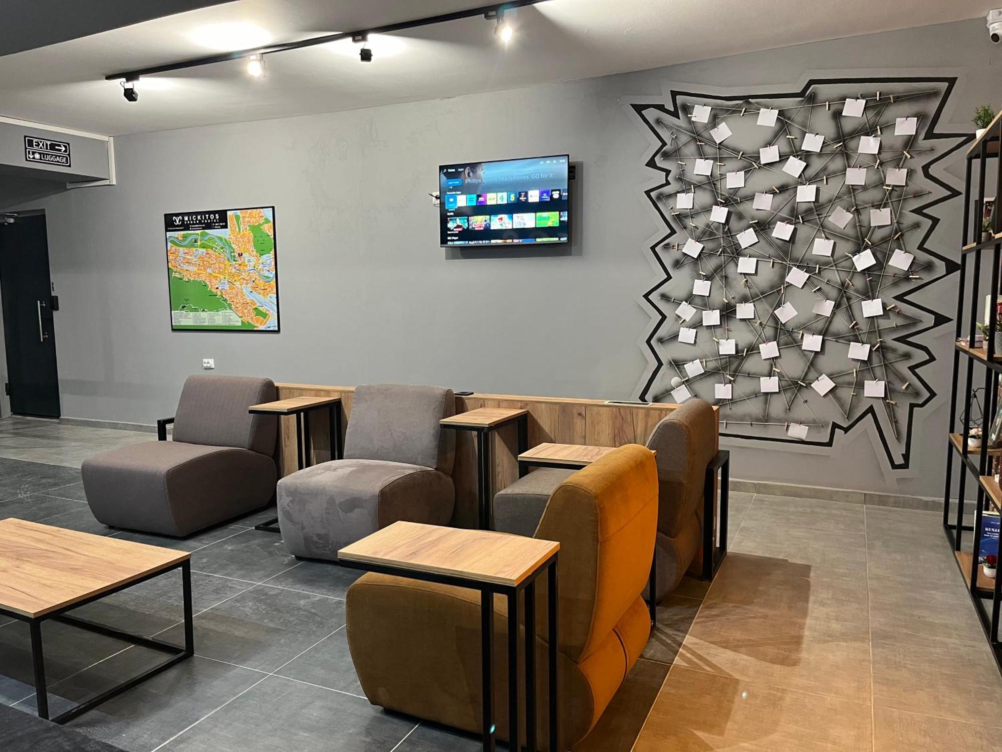 Mickitos Urban Hostel Скопье Экстерьер фото
