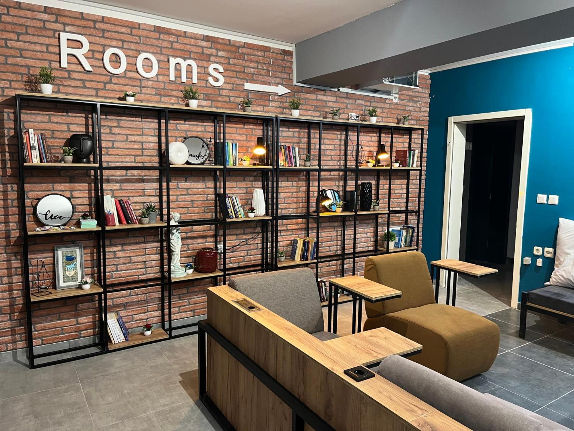 Mickitos Urban Hostel Скопье Экстерьер фото