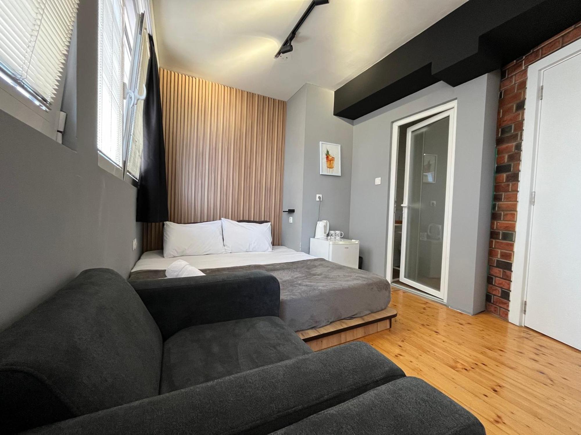 Mickitos Urban Hostel Скопье Экстерьер фото