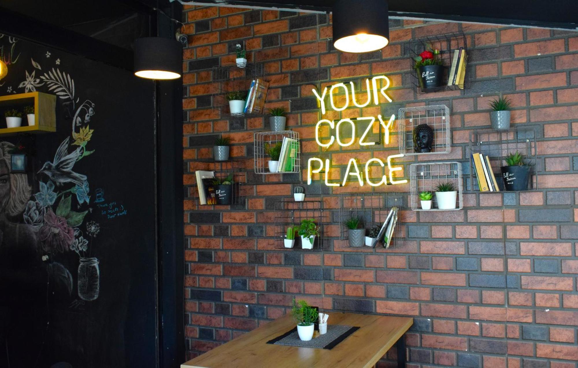 Mickitos Urban Hostel Скопье Экстерьер фото