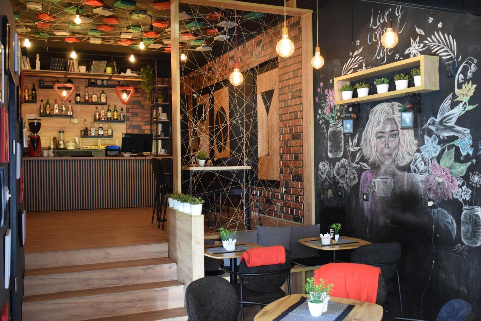 Mickitos Urban Hostel Скопье Экстерьер фото