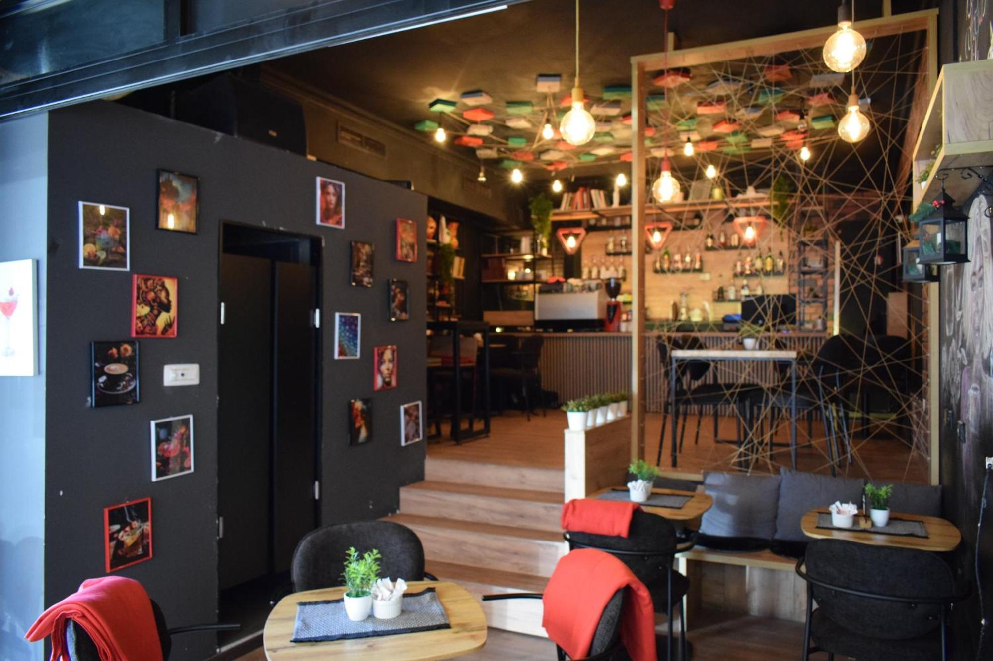 Mickitos Urban Hostel Скопье Экстерьер фото