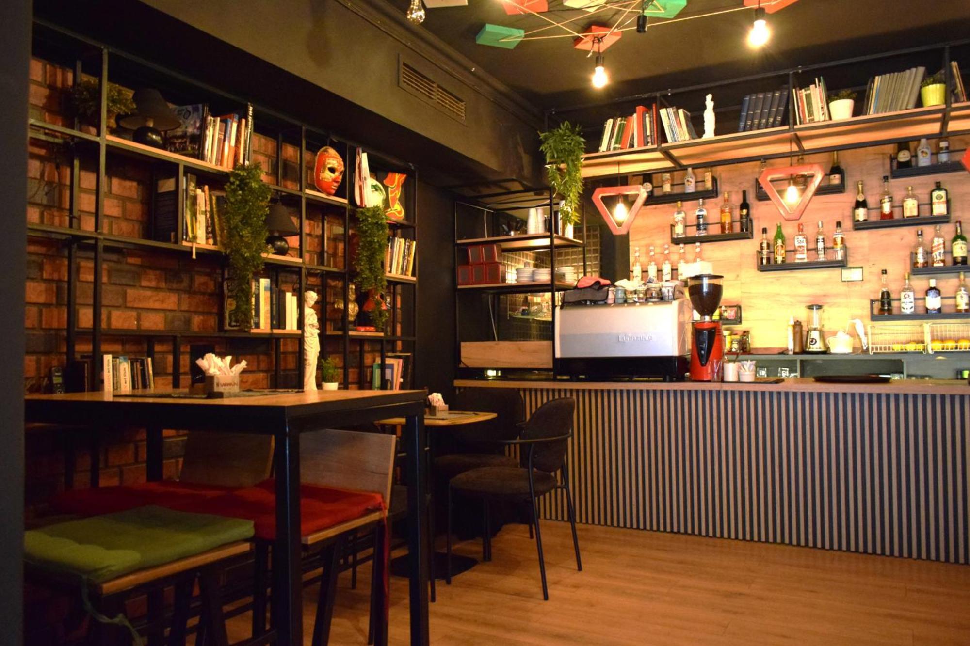Mickitos Urban Hostel Скопье Экстерьер фото