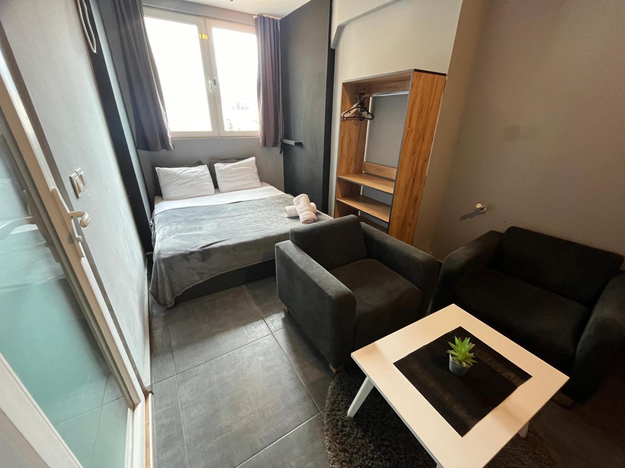 Mickitos Urban Hostel Скопье Номер фото